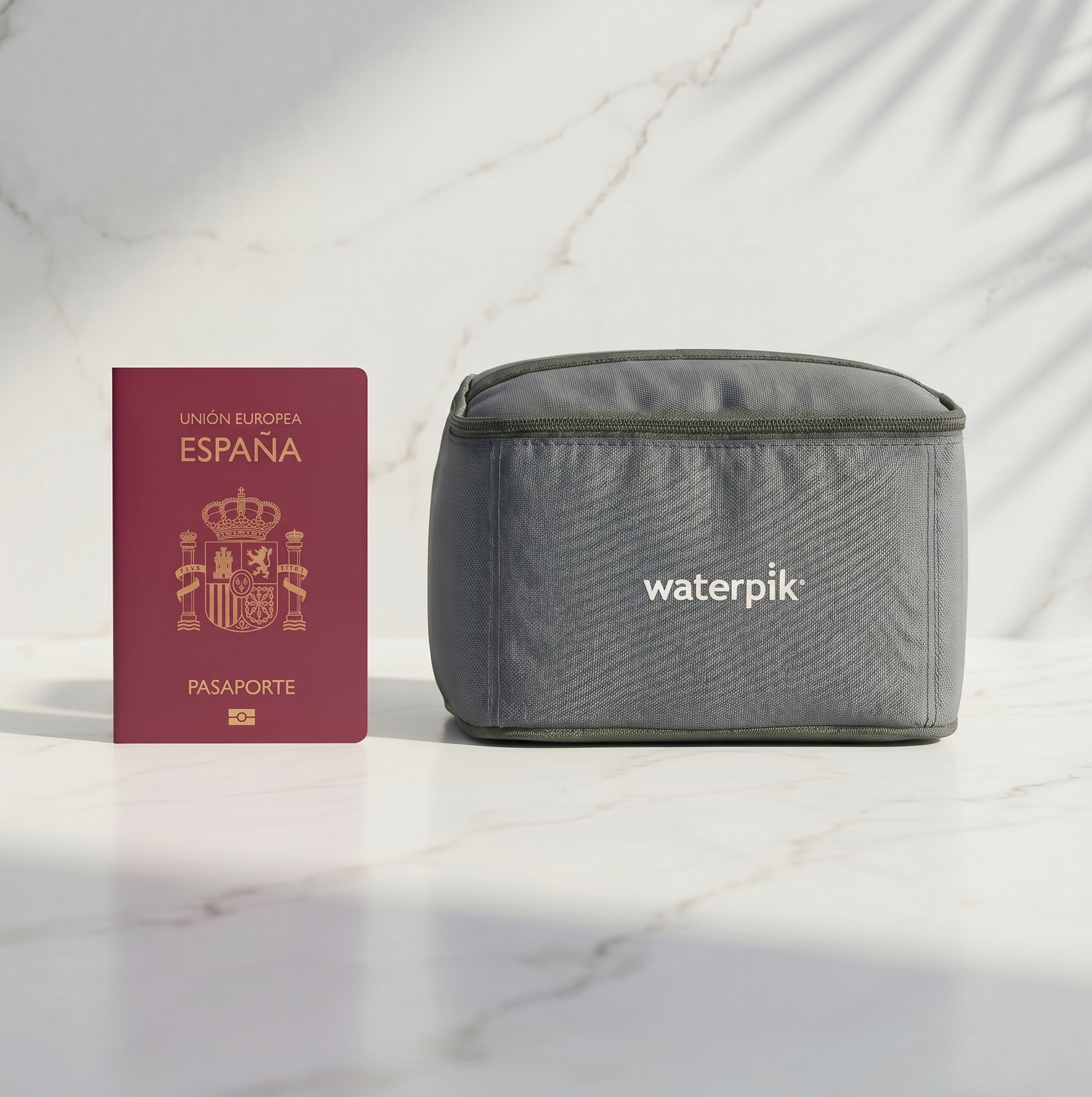 Waterpik WP-300 junto a pasaporte